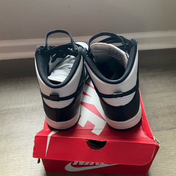 NIKE DUNKS TWO PAIR - Picture 13 of 15